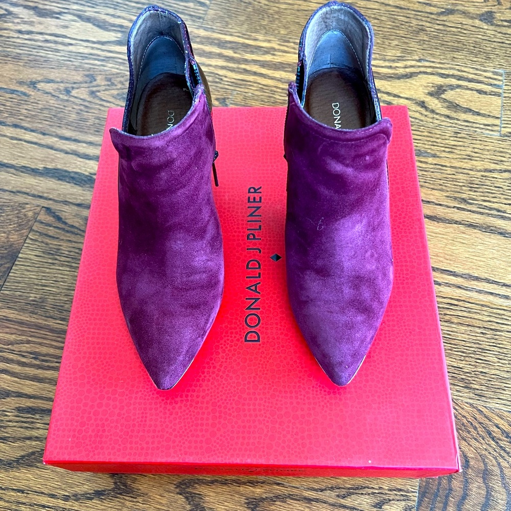 Donald Pliner shoe bootie